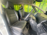 運転席シート廻りは使用感も少なく、良好な状態となっています。丁寧に使われていたことがよくわかりますね。