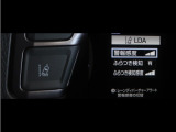 レーンディパーチャーアラートとは車線、又は走路からの逸脱の可能性をブザーにて警告します。