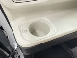 ホッとカップホルダー付き☆☆ホットドリンクをちょうど良い温度でキープしてくれる保温機能付きのカップホルダーです♪