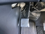 パーキングブレーキは、フットブレーキタイプなので、運転席と助手席の間はすっきりしています。