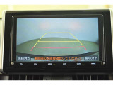 バックガイドモニターで、後方を確認しながら安心して駐車することができます。運転初心者も熟練者も必須の機能ですよ!