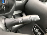 【オートマチックハイビーム】先行車や対向車のライトを認識し、ヘッドライトの上下の向きを自動で切り替てくれるので、運転に集中できて安全です。