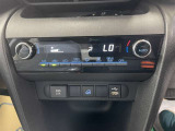 オートエアコン♪お好みの温度に設定するだけで車内を快適空間にしてくれますよ♪
