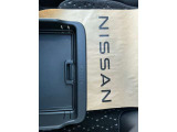 助手席シートアンダーボックスにも荷物が入ります。小物類の整理にも活躍します。