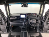 【前方視界】開放的な前方視界!運転がしやすく疲れにくいです♪窓が大きく、見通しがとっても良いおクルマですよ♪