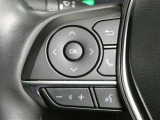 ステアリングには、オーディオコントロールスイッチが付いて手元で操作ができます。