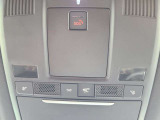 エアバッグ作動時や後突時、もしくは車内のSOSボタンを押した際に緊急通報オペレーターに連携し、救急・警察を手配します。更にオペレーターにも連携、お客様のご要望に応じてロードサービスの手配を行います。