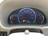視認性の高いメーターで運転情報を的確に把握できます