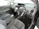 シンプルで使いやすいデザインの運転席です。
