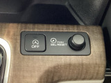 停車時にエンジンへのガソリンの供給を停止することで、燃費の節約・向上のメリットがあるアイドリングストップ機能。スイッチ1つでオフにすることも可能です。