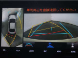 パノラミックビューモニター付きです。車両を上から見た様な映像を画面に表示。運転席からの目視だけでは見にくい、車両周辺の状況をリアルタイムでしっかり確認出来ます。