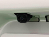 バックカメラ 車両の前後左右に搭載した4つのカメラにより、車庫入れや狭い道でのすれ違いをしっかりサポートするパノラマモニター対応カメラが付いてます