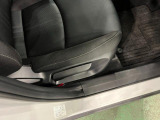 痛みの出やすい運転席シートの角、フロアマット、座面、ともに良好です
