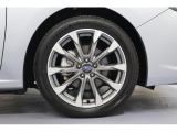 タイヤサイズは205/50R17を装着!純正アルミホイールです!