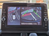 アラウンドビューモニター。上空から見下ろしているような映像で、スムースな駐車をサポートします。