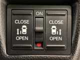 【両側パワースライドドア】両側がパワースライドドアになっており、運転席のスイッチやスマートキーでも開閉が可能です!開口部も広いので乗り降りも楽々♪