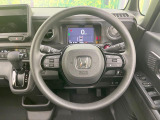 インテリアに合わせたデザインのステアリングは、運転される方のことも考え、運転しやすい形状、大きさです。是非一度、実際に触ってお確かめください。