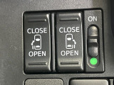 【両側パワースライドドア】スマートキーや運転席のスイッチで後席両側スライドドアの開閉が可能♪電動だから力を入れてドアを開ける必要が無く、小さなお子様でも簡単に開け閉めでき快適です♪