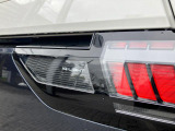LEDテールランプ(ウィンカーの光が流れるように点滅するダイナミックターンインジケーター付き)
