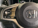 ステアリングスイッチがついていますので、オーディオのチャンネル変更、ボリューム、ジャンル変更が操作可能です。ハンドルから手を離さず安全に操作できます。