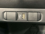納車前にご案内しますボディーコーティングを施工する事をお勧めします。理由1納車時ピカピカ、2洗車も楽々だし雨で多少の汚れも無くなります、3運転してて気持ちがよいetc.