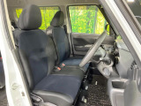 運転席シート廻りは使用感も少なく、良好な状態となっています。前オーナー様が丁寧に使っていたことがよくわかりますね。