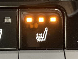 運転席、助手席にはシートヒーターが付いています。最近の冬場は例年よりも寒くなっています。。。シートヒーターがあるとないとじゃ大違い!ぜひお試しあれ!