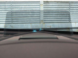 運転視界の遠方上方に虚像を投影することで前を見ながら情報の視認ができます。本当にドライバーが必要な情報を適切に伝え、楽しんで頂くことを考えた新世代装備です。※虚像は1.5m前方に浮かぶイメージです。
