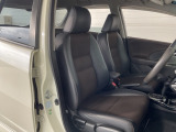 肘掛けとシートヒーター装備のフロントシートで長時間でも快適ドライブ!