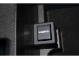 音声と映像が1本のケーブルで伝送できる便利なHDMIを装備しています。iPhoneやスマートフォンの画面と全く同じ画面がカーナビの画面に表示されるので、地図アプリや動画などのミラーリングが可能です。