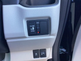 片側パワースライドドア仕様です。運転席にて操作が可能です。