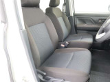 見えないところまで徹底洗浄!中古車をキレイで気持ちよくお乗りいただけるよう、トヨタ認定中古車はしっかりクリーニング。エンジンルームやシートを外した洗浄まで目に見えないところまで徹底的に洗浄しています。