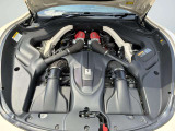 3.9L V8ツインターボ搭載、620CVを発揮します。(カタログ値)