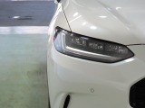 LEDヘッドライトは、点灯の瞬間から光量を発揮し、突然暗くなるトンネルなどでの安定感を高めます。