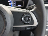 アダプティブクルーズコントロール機能付きです。走行中に先行車の様子を検知しながら、設定した車速の範囲内で先行車との距離のキープを支援します。詳細は販売店スタッフまでおたずねください。