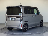 バックカメラが付いているのでバックでの車庫入れも安心です。