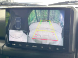 【バックカメラ】駐車時に後方がリアルタイム映像で確認できます。大型商業施設や立体駐車場での駐車時や、夜間のバック時に大活躍!運転スキルに関わらず、今や必須となった装備のひとつです!