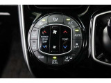 運転席と助手席、それぞれ温度調節ができ、オールシーズン快適なオートエアコンとなっております!