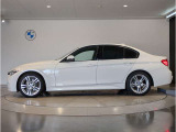 【拘りのFR】BMWが多く採用するFR車。ダイレクトでスポーティな加速感・シャープなハンドリングを実現。縦置きエンジンレイアウトにより、フラットで上質な乗り味です。