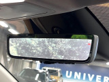 【デジタルインナーミラー】後席の大きな荷物や同乗者で後方が確認しづらい時でも安心!カメラが撮影した車両後方の映像をルームミラー内に表示。クリアな視界で状況の確認が可能です!