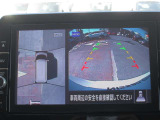 アラウンドビューモニター(車両を上から見たように表示)装着で車庫入れをサポート