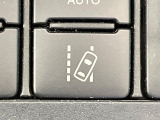 【レーントレーシングアシスト】高速道路走行時、車線からはみ出しそうになるとレーンの中央を走るようにステアリング操作をアシスト。より安全な運転をサポートしてくれます!