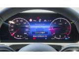 高いレベルの知性を備えたメルセデスの「インテリジェントドライブ」は、ドライバーの疲労を軽減し、安全かつ快適なドライブの一助となります。