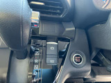 電動パーキングブレーキは、従来の足踏み式に比べ、しっかりと車をホールドしてくれるので安心です。女性の方には特に安心いただける装備です