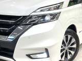 【LEDヘッドライト】悪天候や夜間走行時も良好な視界を確保し安心して運転できる高輝度LEDヘッドライトを装備!点灯速度が早く、消費電力も抑えられています。