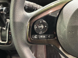 ステアリングにオーディオ操作スイッチが付いています。オーディオ画面に直接タッチしなくても操作が出来ますので、運転に集中できます。