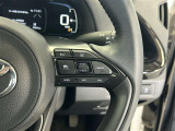 前方の車との車間を設定し、スピードを上げたり緩めたりを自動で行ってくれる追尾式の「レーダークルーズ」。上級装備の一つです!高級車にしかつかない嬉しい機能です。