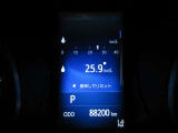 ディスプレイには運転に必要な様々な情報を表示します。