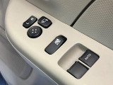 【電動格納ミラー】サイドミラーは電動格納式となっており、狭い駐車場でもキズがつくリスクを抑えられます。