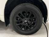タイヤサイズは265/60R18!納車前の点検時にタイヤ交換させていただきます!純正アルミホイール!アルミホイールに小傷があります。